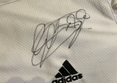 Em Manaus, Gabigol dá autógrafos com novo número de camisa após polêmica com Corinthians