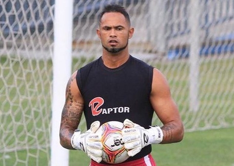 Goleiro Bruno anuncia aposentadoria no futebol: 'aposentei as luvas'