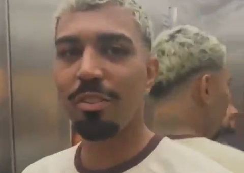 Em Manaus, fã se depara com jogadores do Flamengo em elevador e Gabigol tem reação divertida; vídeo