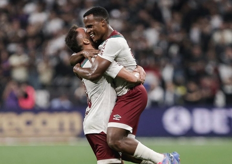 Fluminense derrota o Corinthians e encosta nos líderes do Brasileirão