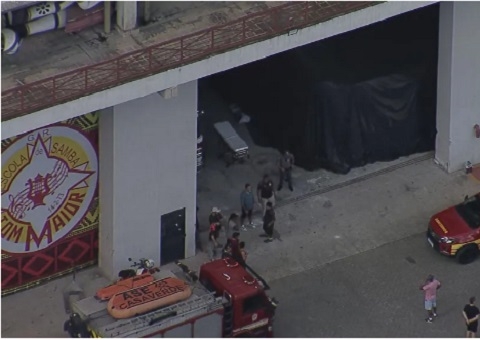 Artistas de Parintins são prensados por guindaste em barracão da Tom Maior em São Paulo