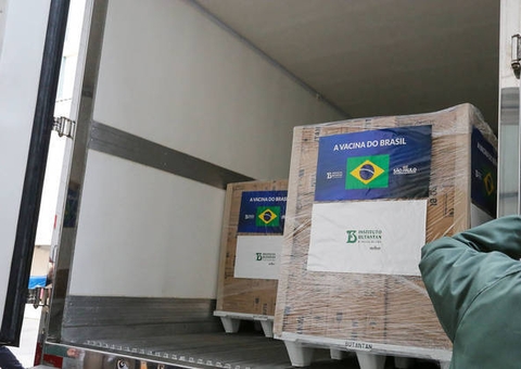 Insumos para produzir 18 milhões de doses de vacina estão retidos na China