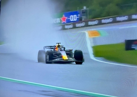 Após temporal, Verstappen leva susto e vence corrida sprint na Bélgica