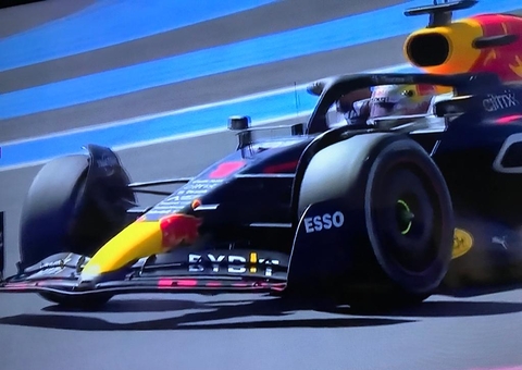 Verstappen vence GP da França com saída de Leclerc