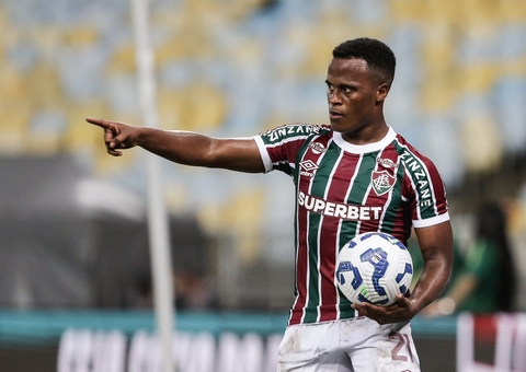 Fluminense vira no último lance do jogo e afunda Sport na lanterna do Brasileirão