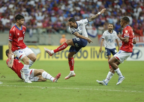 Bahia sofre virada do Nacional e perde a primeira na Libertadores em 2025