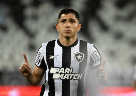 Botafogo vence o Atlético-MG e fica a um ponto da liderança do Brasileirão