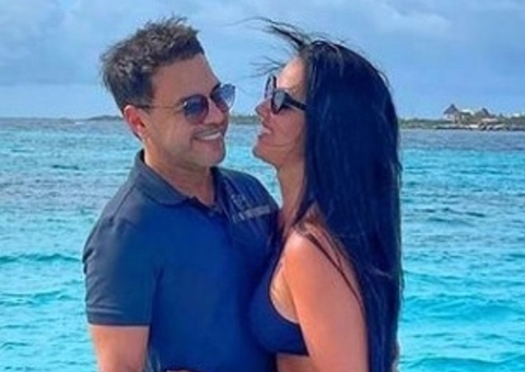 Em Cancún, Graciele Lacerda empina bumbum em foto com Zezé Di Camargo