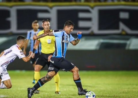 PSG e Tottenham disputam a contratação de ex-atacante do Grêmio, diz jornal