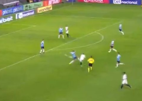 Grêmio vence CSA com gols de cabeça e fica mais perto de retornar à Série A