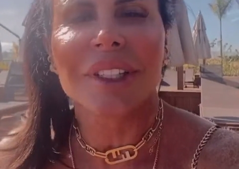 De biquíni, Gretchen surge peludíssima em vídeo e impressiona internautas