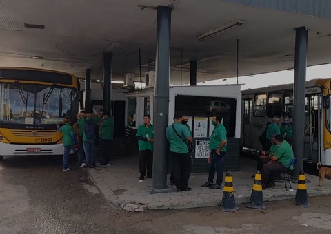 Rodoviários cruzam os braços e pegam população de surpresa em Manaus