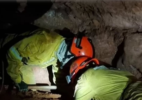 Gruta desaba e soterra bombeiros durante treino; 9 pessoas estão desaparecidas 