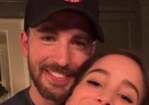 Chris Evans pediu Alba Baptista em casamento em português: 'Pratiquei a semana toda'