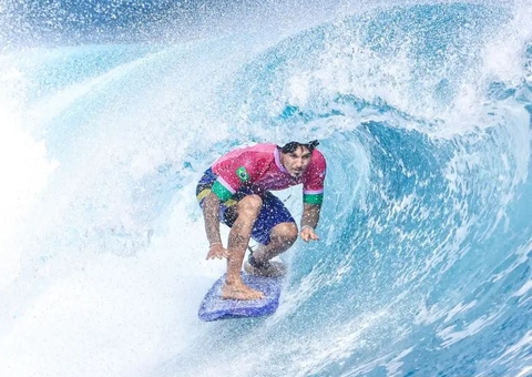 Medina e Tati brigam por vaga na grande final do surfe nesta segunda-feira