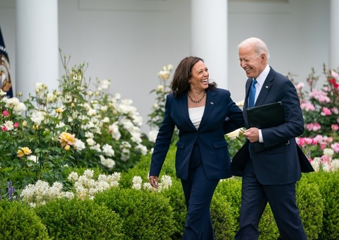 Após desistir da candidatura, Biden declara apoio à Kamala Harris