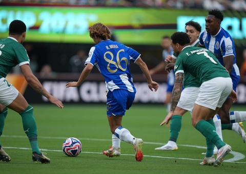 Palmeiras joga bem, mas perde chances e empata contra o Porto na estreia