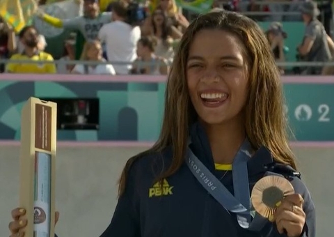 Bronze nas Olimpíadas, Rayssa Leal mandou mensagem em Libras: 'Jesus é o caminho'