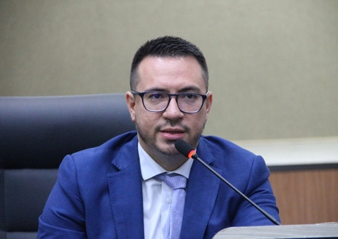 Vereador de Manaus comemora reabertura de escola no Santo Antônio
