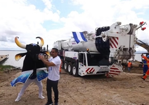 Juiz autoriza uso de guindastes por Caprichoso e Garantido em Parintins