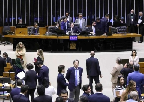 Câmara aprova projeto que reduz pena de Bolsonaro