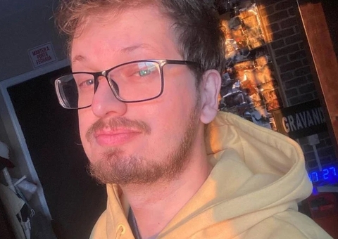 Livro de ator da Turma da Mônica sobre sexo com cocô entra na lista dos mais vendidos