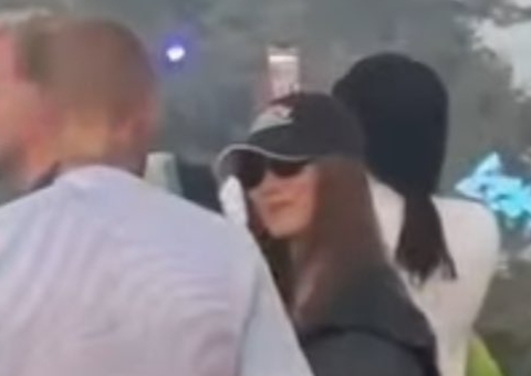 Justin Bieber e Hailey aparecem juntinhos em evento após rumores de crise