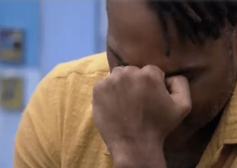 No paredão, Fred Nicácio chora por medo de ser eliminado de novo