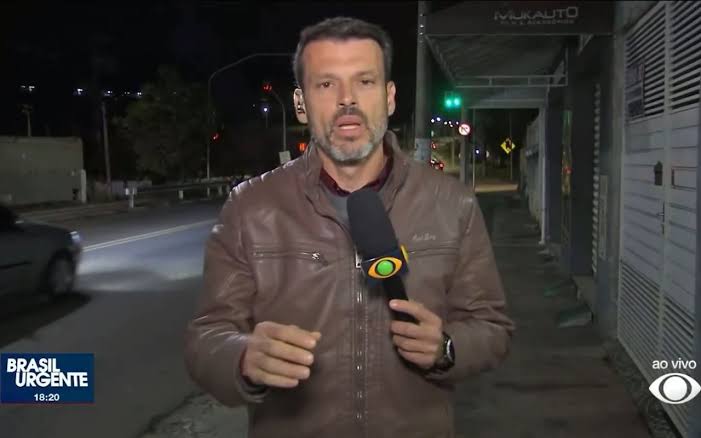Lucas Martins pede desculpas ao vivo após empurrar repórter da Record