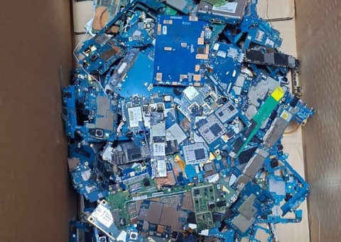 Dupla é presa em “laboratório” de desmanche de celulares Manaus