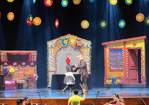 Espetáculo “Disquinhos” encanta público infantil no Teatro Amazonas