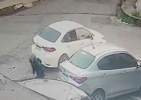 Vídeo mostra agiota atropelando e atirando em motociclista de app no Santa Etelvina