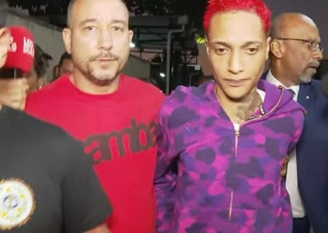 Rapper Oruam se entrega à Polícia no Rio de Janeiro; vídeo