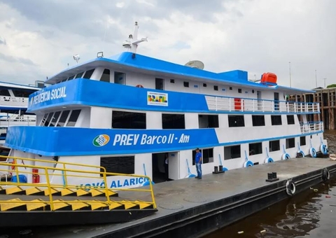 Barco do INSS inicia atendimentos à população nos municípios do Amazonas
