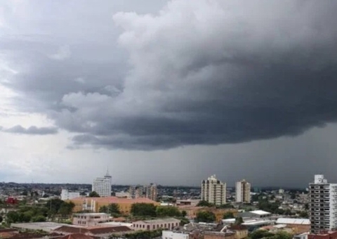 Manaus amanhece com clima instável após temporal da madrugada