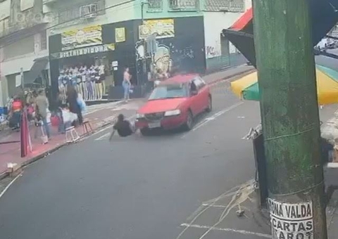 Motorista que atropelou churrasqueiro se complica e dá 2 versões do acidente 