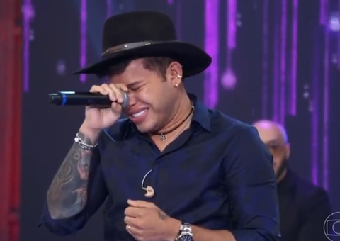 Vídeo: Tierry chora copiosamente ao cantar música com Marília Mendonça: 'me ajudem'