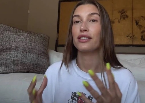 Hailey Bieber sobre coágulo no cérebro: 'Meu rosto começou a cair'