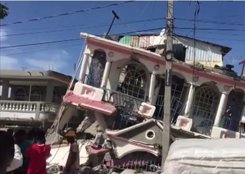 Terremoto no Haiti ultrapassa 1.200 mortes e tem quase 3 mil feridos