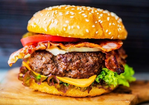 Senado quer ouvir McDonald's e Burger King sobre propaganda enganosa de sanduíches