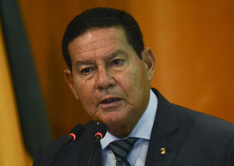 Mourão evita responder declaração de Bolsonaro de que ele 'por vezes atrapalha'