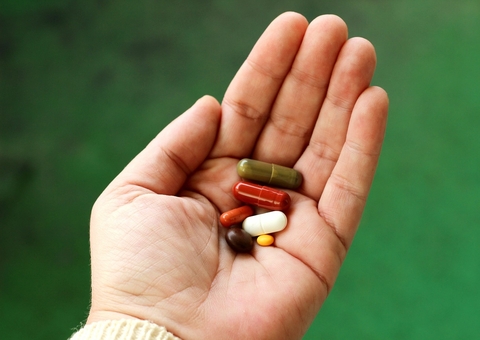 Saiba como a automedicação pode afetar o funcionamento dos rins