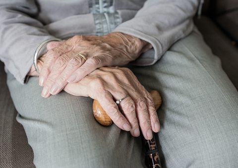 Idoso tem vesícula retirada ao ser internado para fazer cirurgia de hemorroida