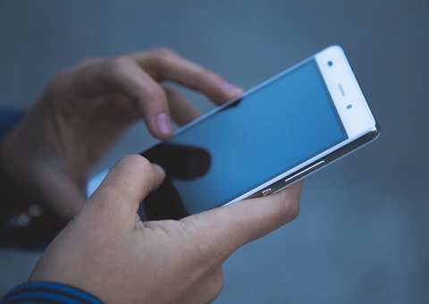 Criminosos atraem vítima para emboscada com falso anúncio de venda de celular em Manaus