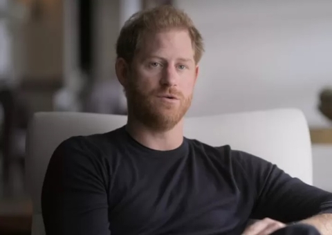 Príncipe Harry chorou de raiva após Rei Charles pedir casa de volta