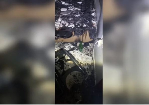 Homem pede para ser preso após atear fogo em casa onde vivia com esposa e filho de 10 meses