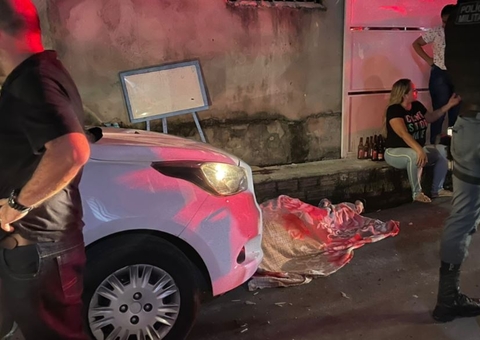 Homem é morto a tiros enquanto tomava cerveja com amigos em Manaus