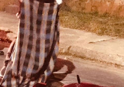 Homem mata irmão a facadas e deixa faca cravada nas costas em Itacoatiara