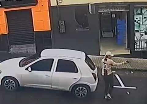 Jovem é executado a tiros dentro de bar no Centro de Manaus