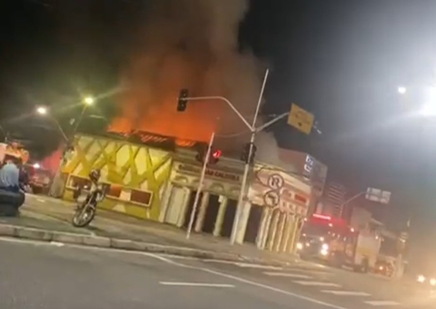 Incêndio no Bar do Caldeira assusta populares no Centro; veja vídeo 